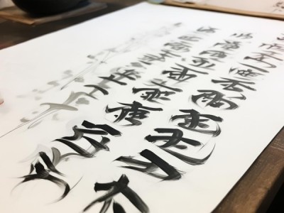 A4纸上的传统文化传承，硬笔书画艺术韵味展现